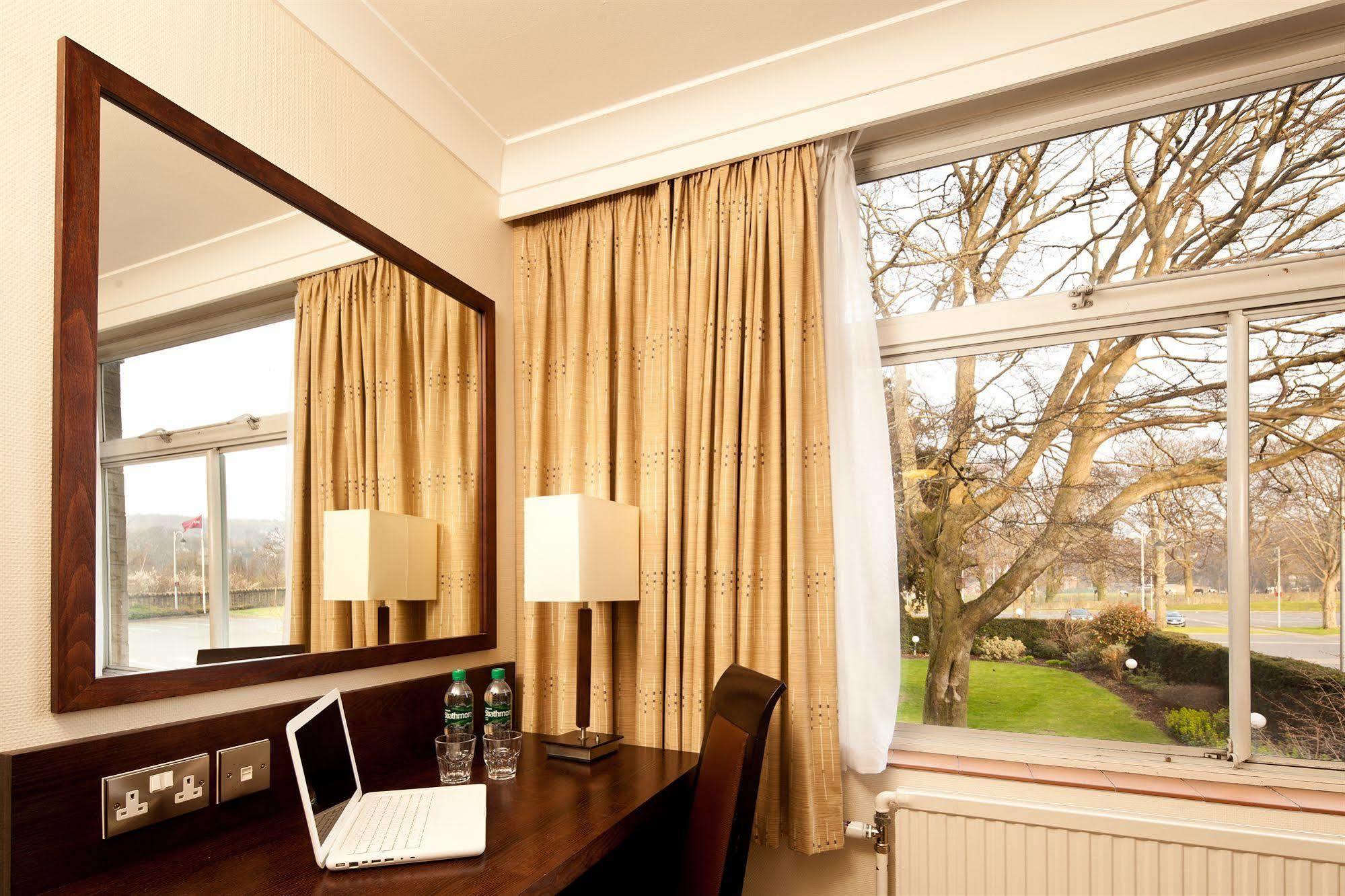 Mercure Bradford, Bankfield Hotel Брадфорт Екстериор снимка